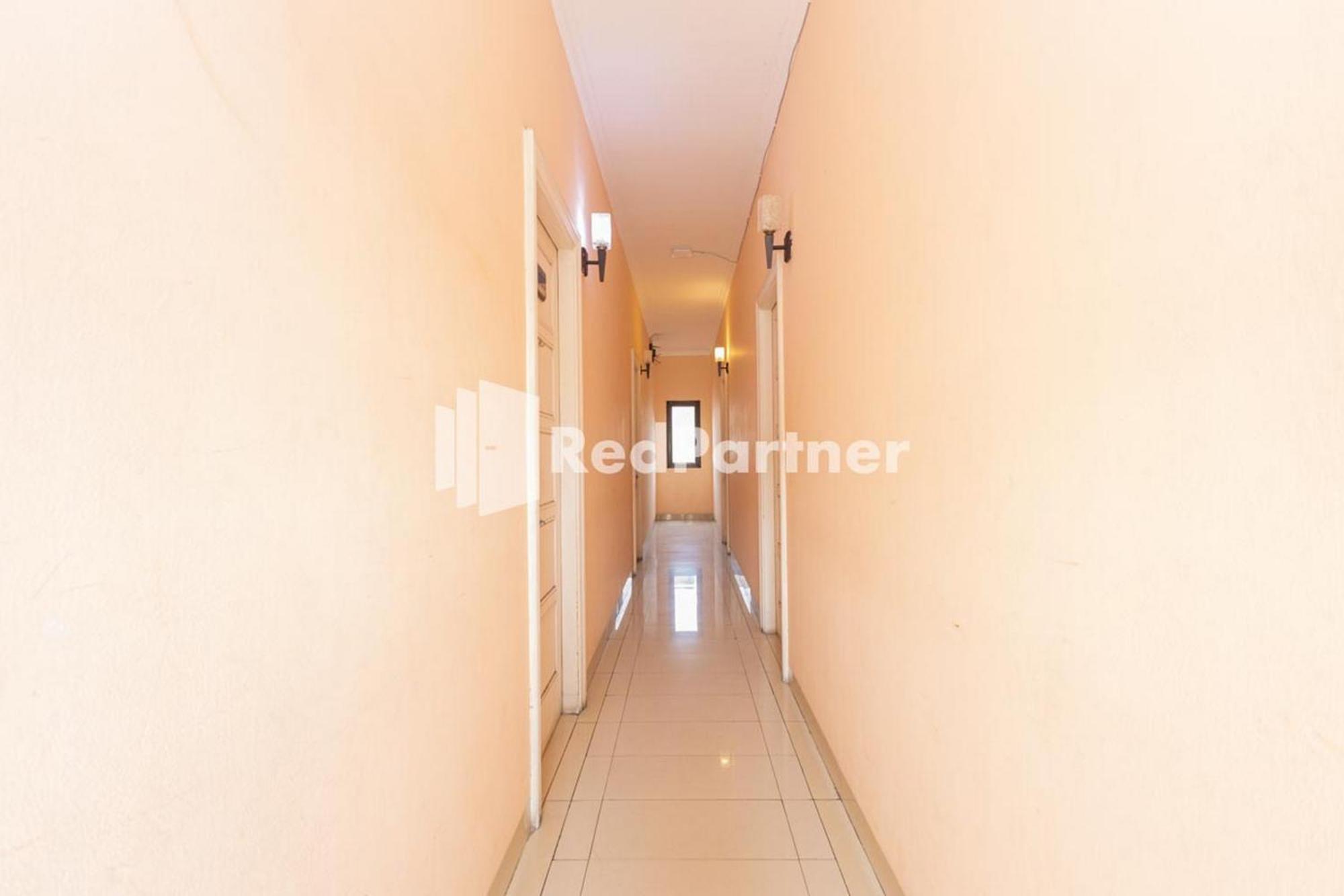 Star Hotel Jaksa Mitra Reddoorz Cakarta Dış mekan fotoğraf