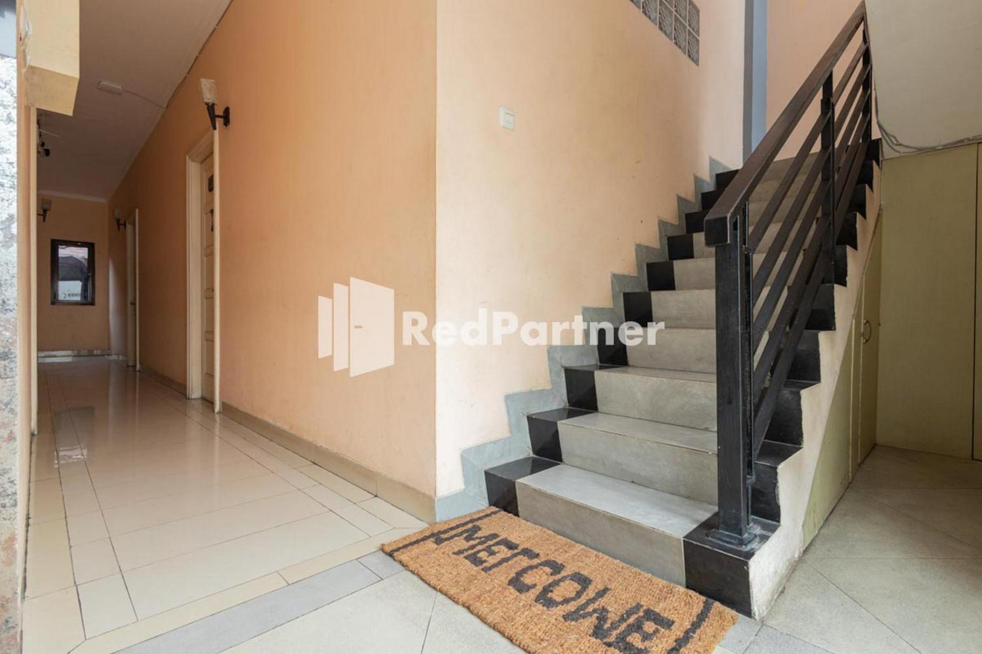 Star Hotel Jaksa Mitra Reddoorz Cakarta Dış mekan fotoğraf