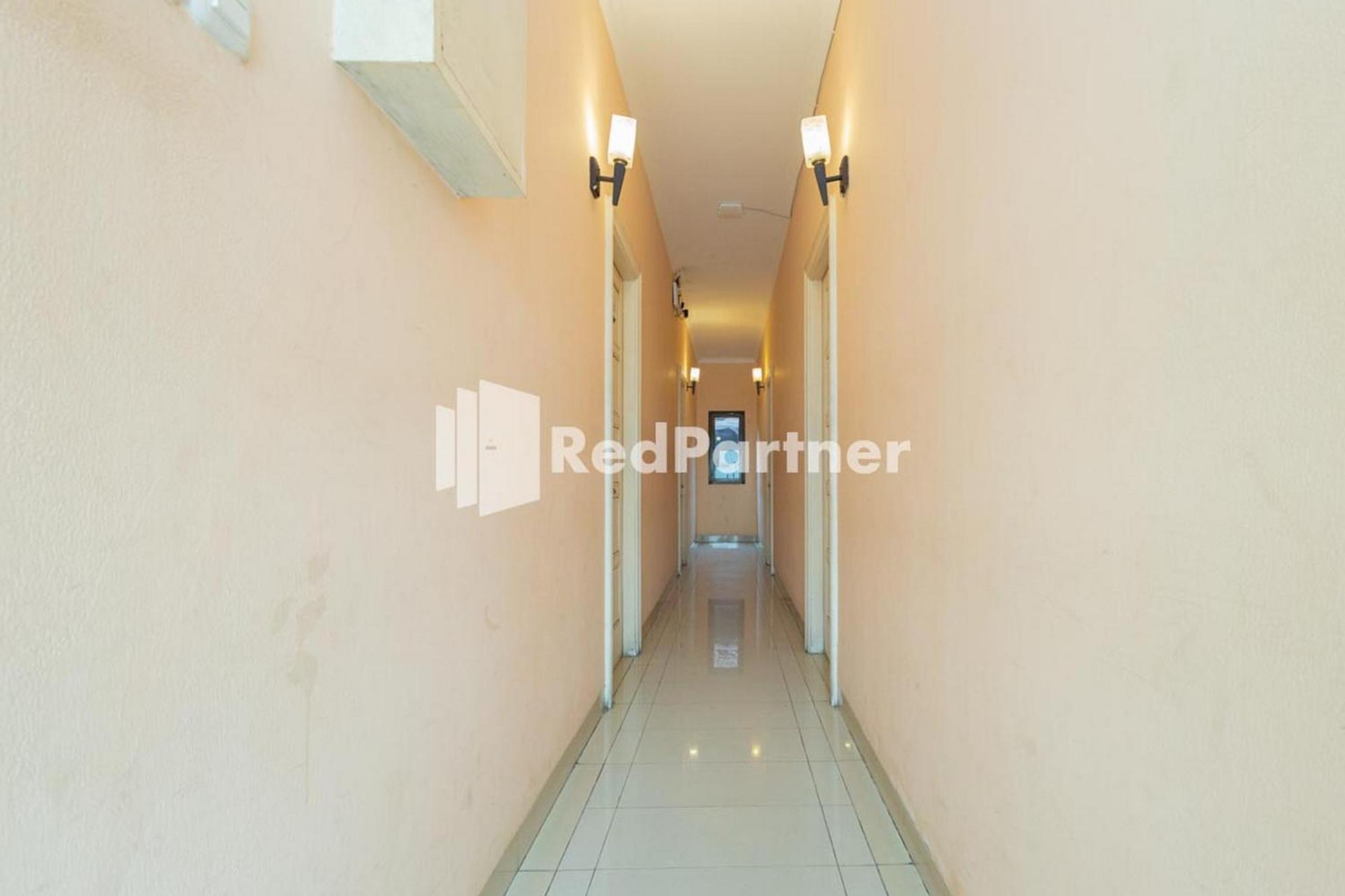 Star Hotel Jaksa Mitra Reddoorz Cakarta Dış mekan fotoğraf