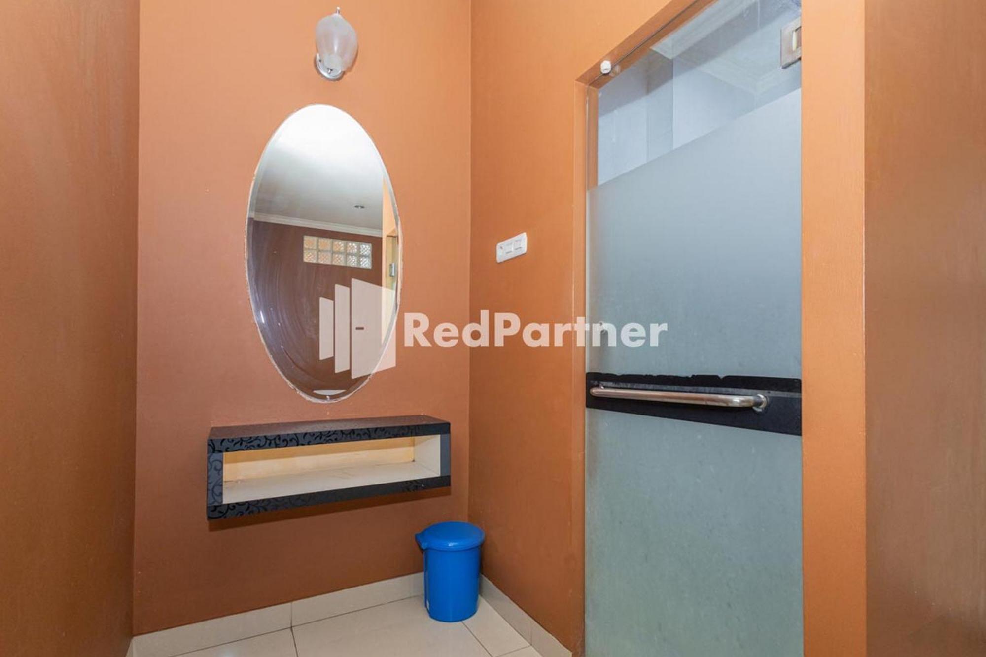Star Hotel Jaksa Mitra Reddoorz Cakarta Dış mekan fotoğraf
