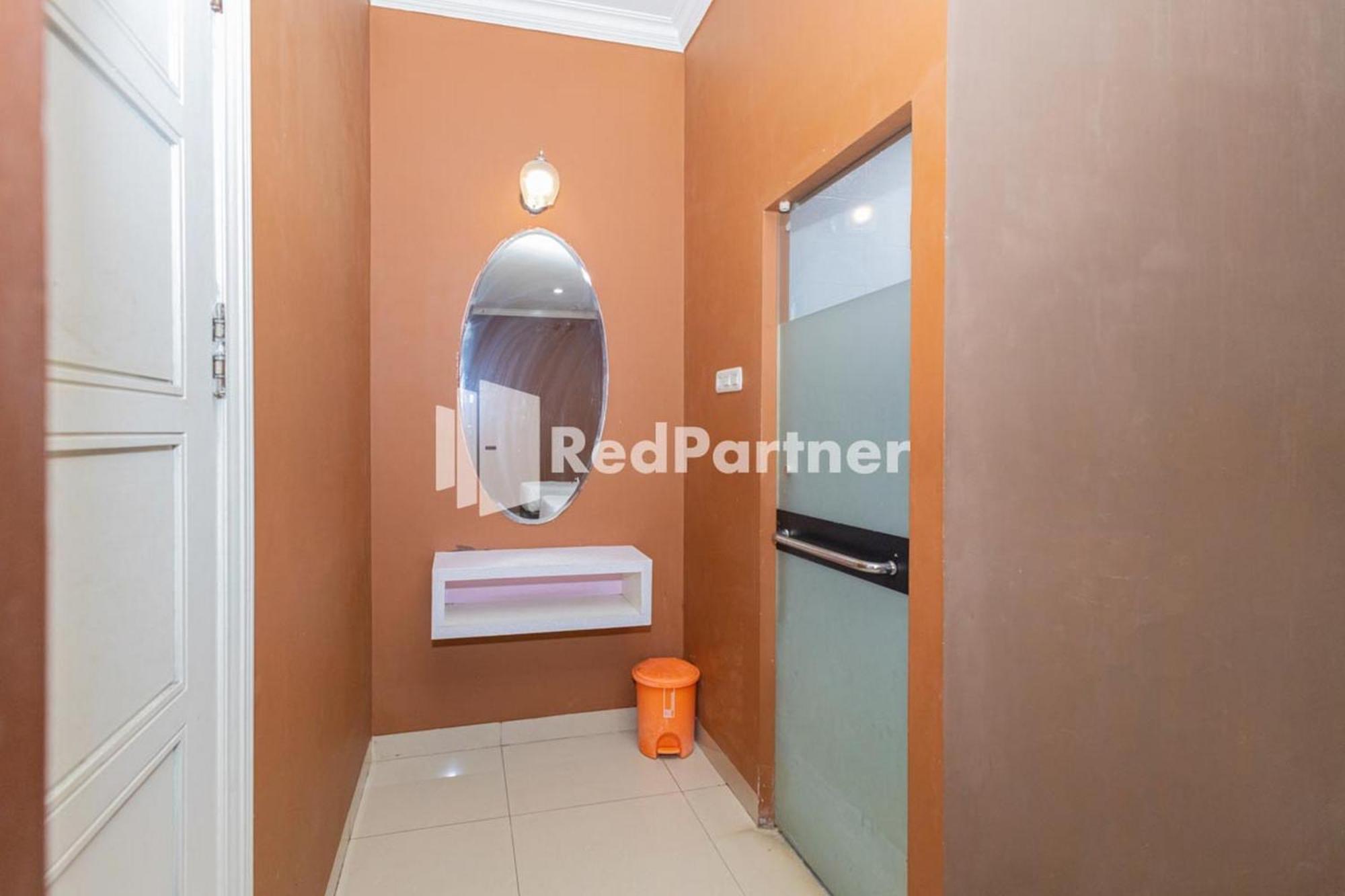 Star Hotel Jaksa Mitra Reddoorz Cakarta Dış mekan fotoğraf