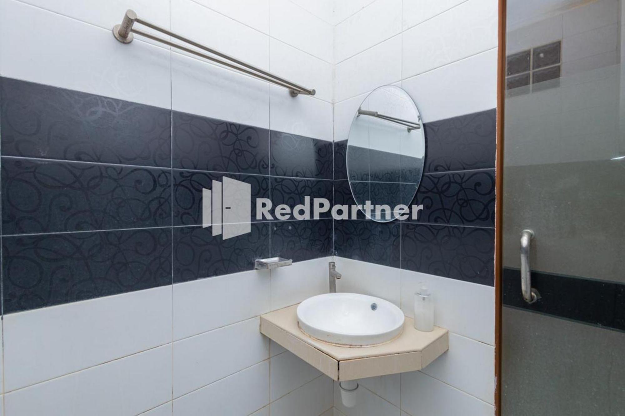 Star Hotel Jaksa Mitra Reddoorz Cakarta Dış mekan fotoğraf