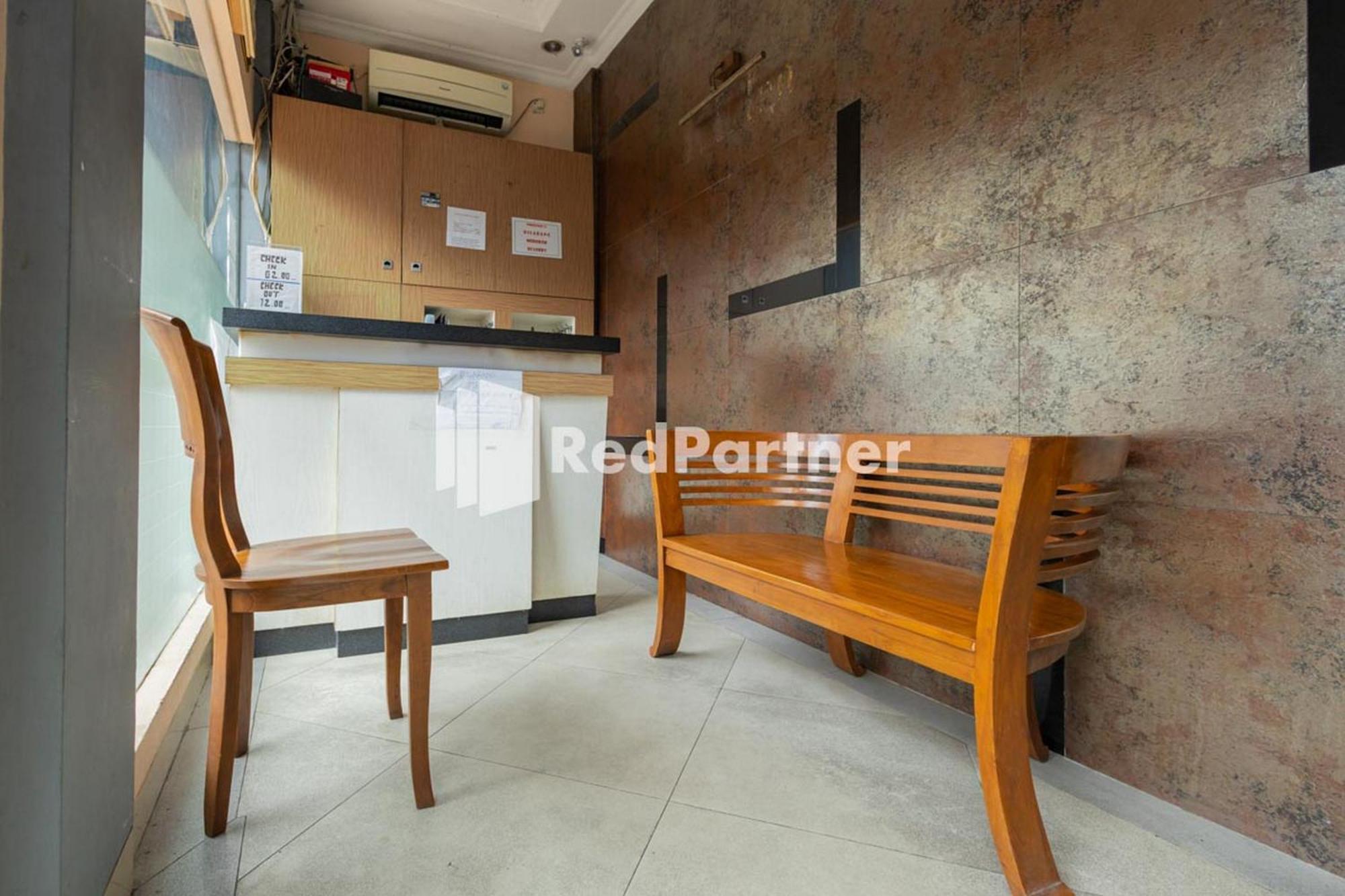 Star Hotel Jaksa Mitra Reddoorz Cakarta Dış mekan fotoğraf
