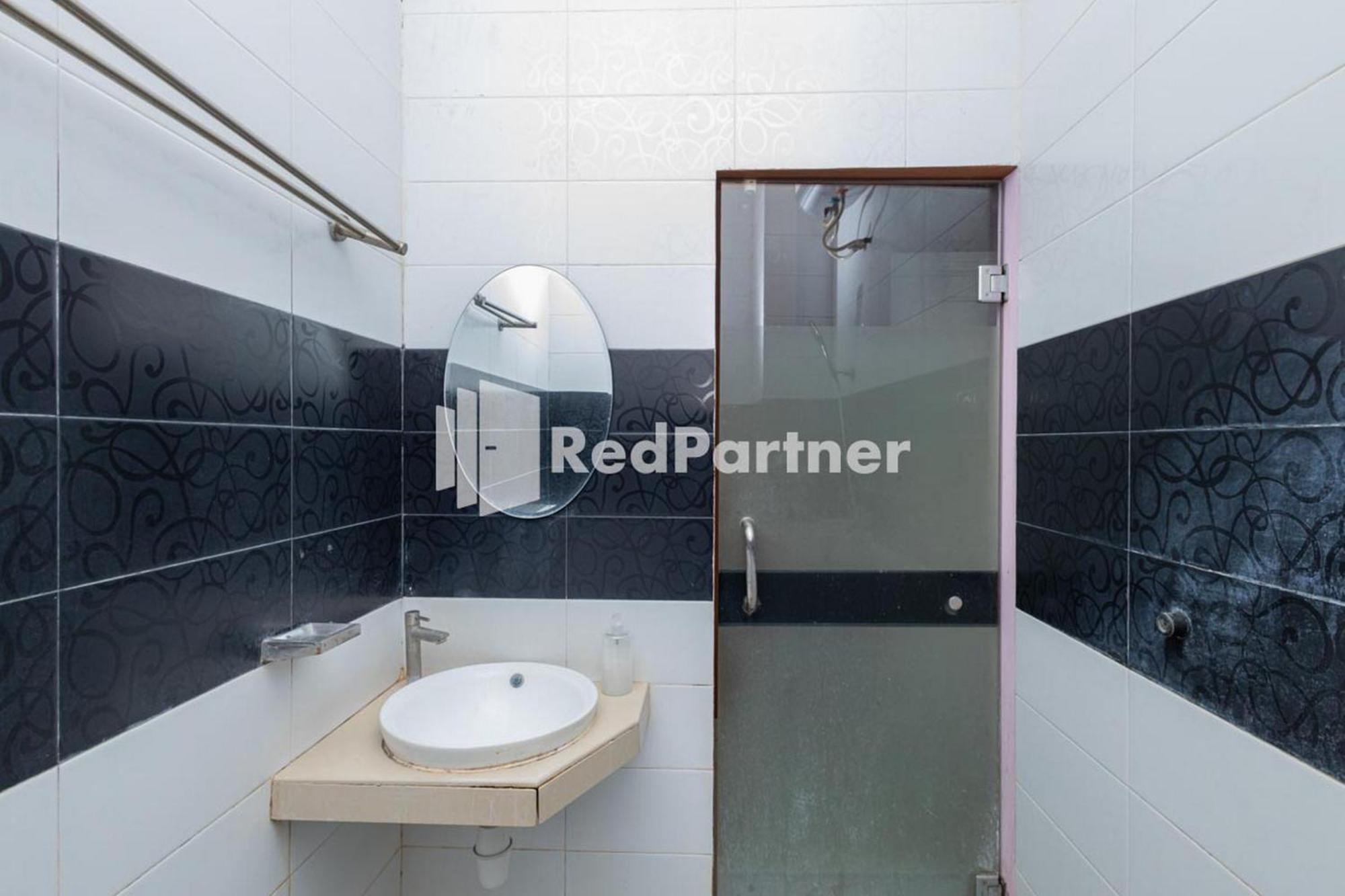 Star Hotel Jaksa Mitra Reddoorz Cakarta Dış mekan fotoğraf